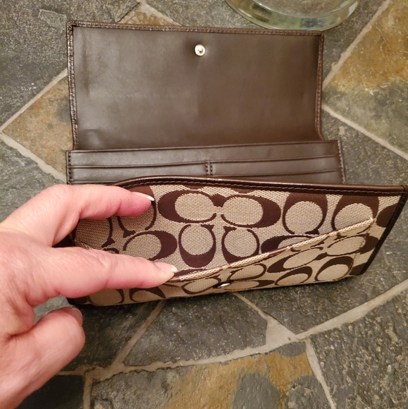 Coach Brown Sig C Wallet Jacquard/Patent Leath - Picture 4 of 8